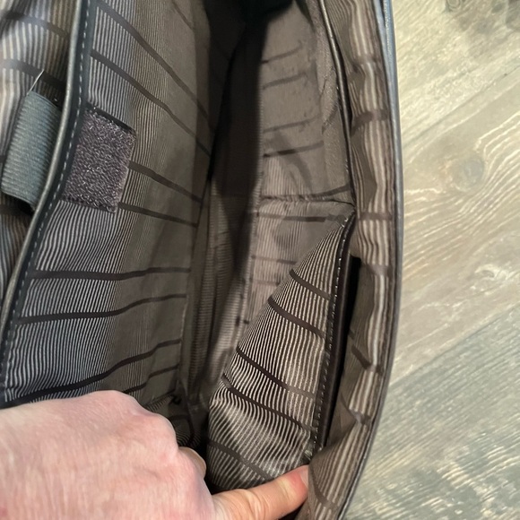 Kenneth Cole Reaction Leather Messenger Bag Briefcase Dark Brown Laptop - Picture 9 of 10